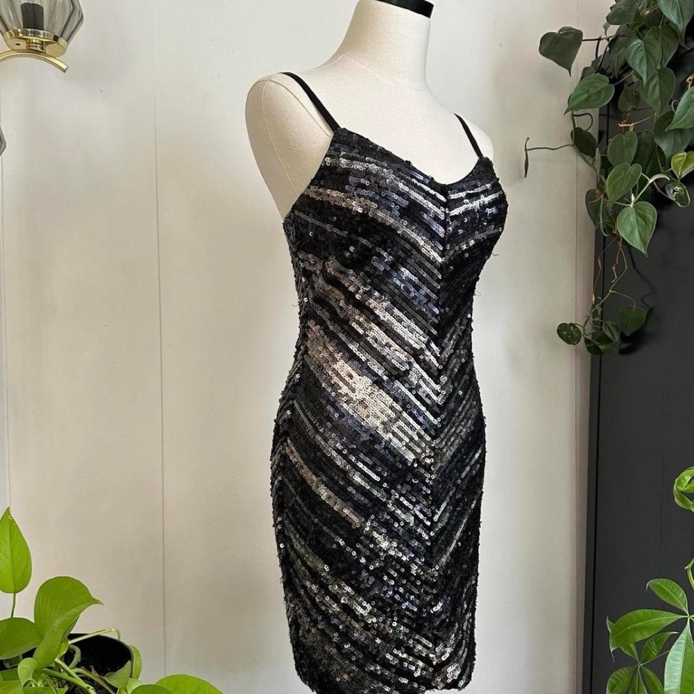 BEBE Women Chevron Sequin Bodycon Mini Dress Grey Silver Black XS